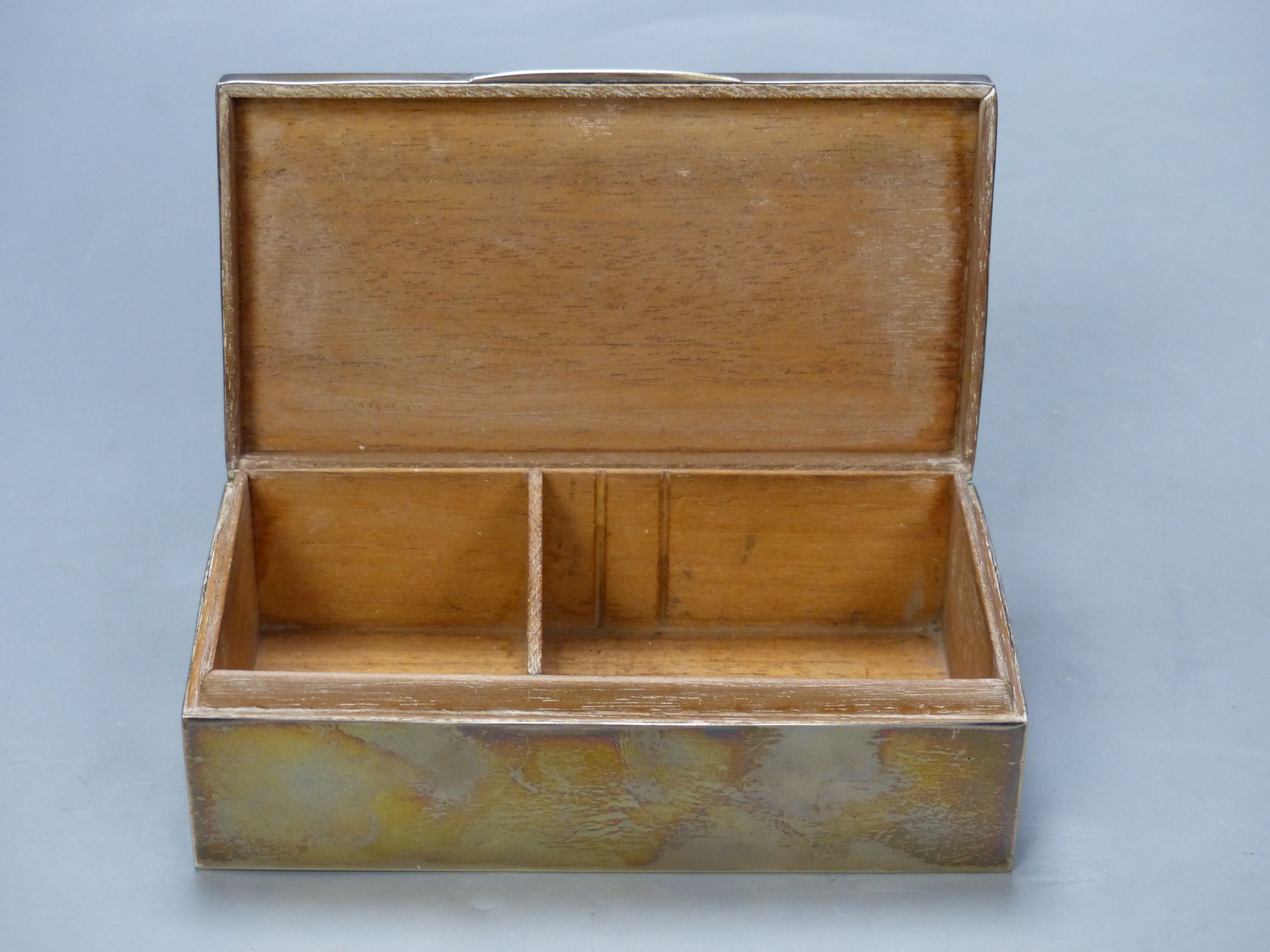 A George V silver mounted rectangular cigarette box, Birmingham, 1925, 16.6cm.